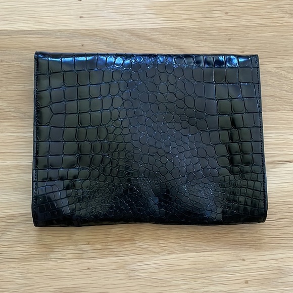 Alexis Hudson Santorini black leather croc print envelope clutch bag - Picture 4 of 5